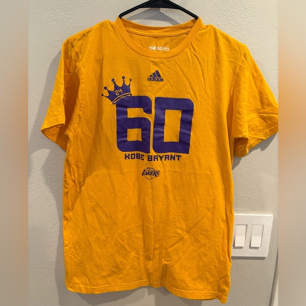 Kobe Bryant Farewell 60 Point Los Angeles Lakers Adidas T-shirt Men’s Size Med - Picture 3 of 7